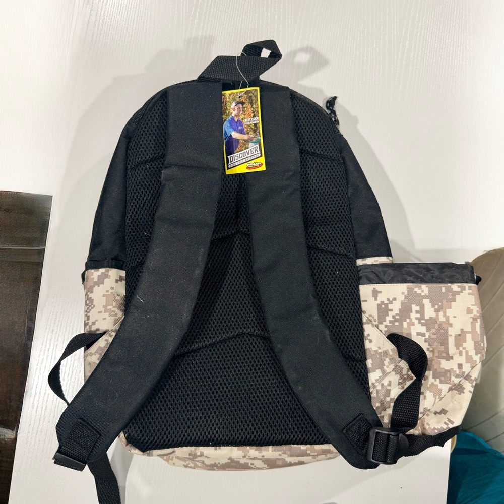 Innova Disc Golf backpack - Picture 5 of 5